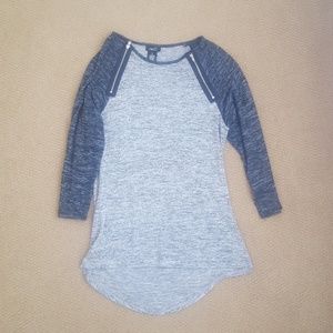 Gray and black 3/4 sleeve top